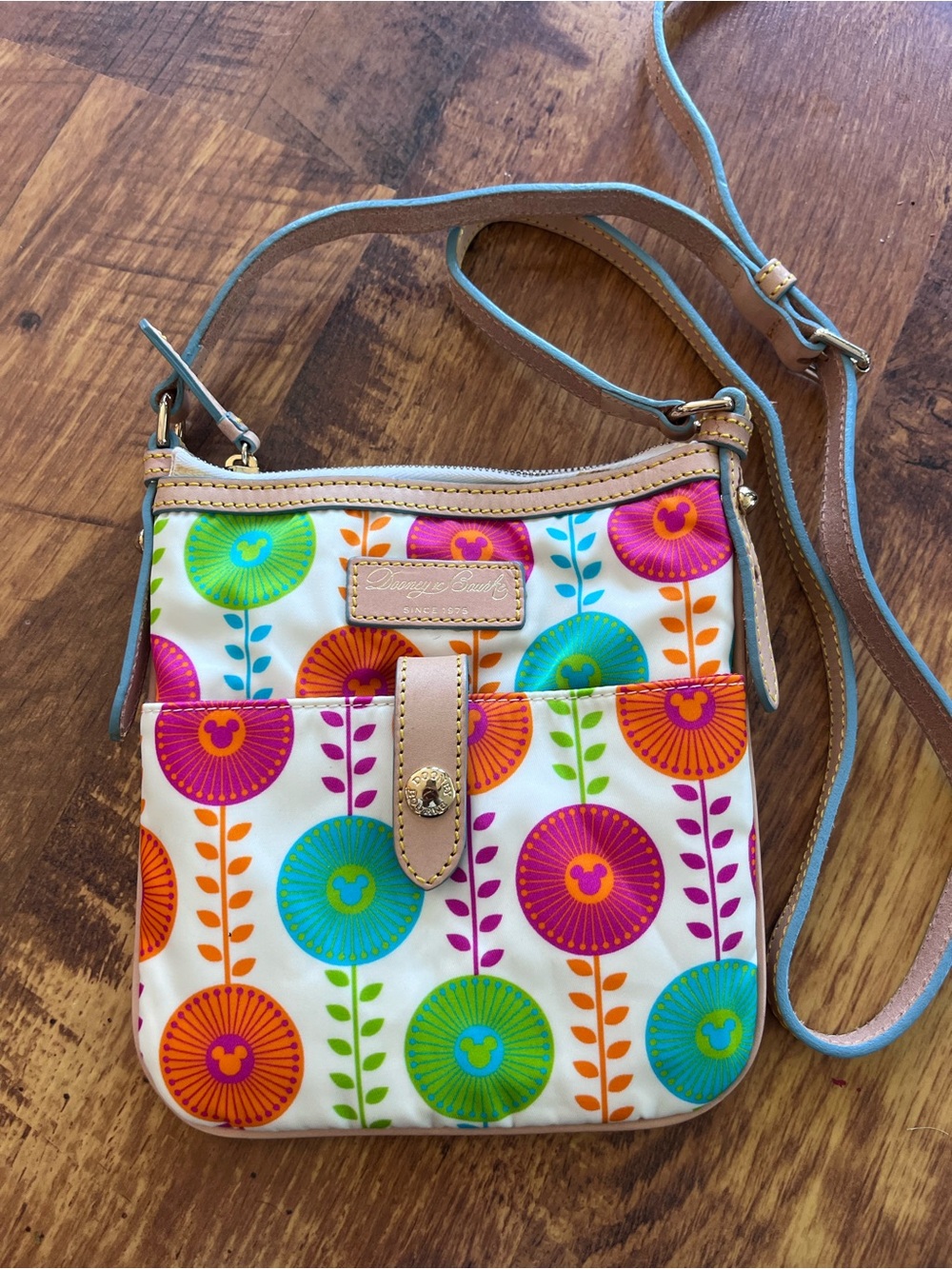 Disney Dooney & Bourke Mickey Flower Garden Daisy Nylon Letter Carrier